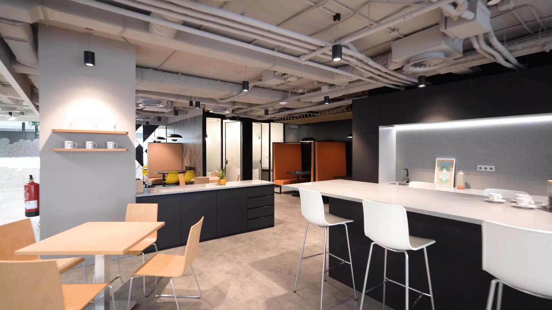 Oficines amb cuines i zones comunes privades