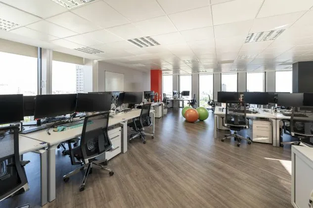 Oficinas híbridas con sistema de videoconferencia