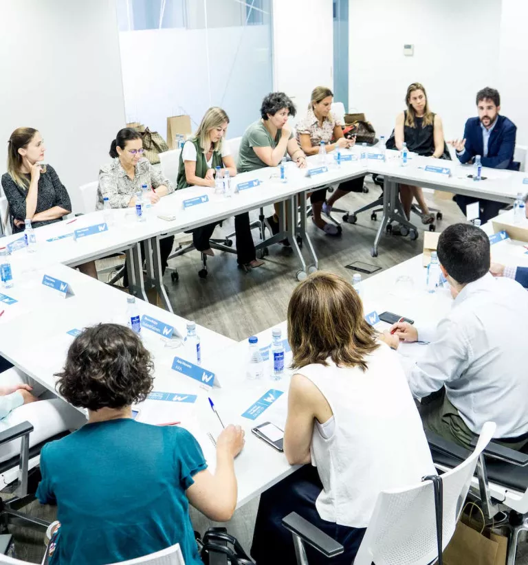 Sala de reuniones en un evento de +Cuota