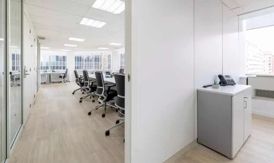 Oficines privades llogades en una planta completa