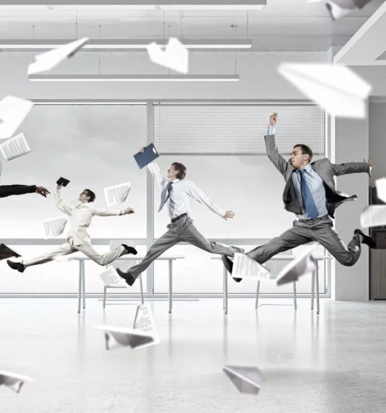 6 ejercicios para relajarse en la oficina y olvidarse (para siempre) del estrés