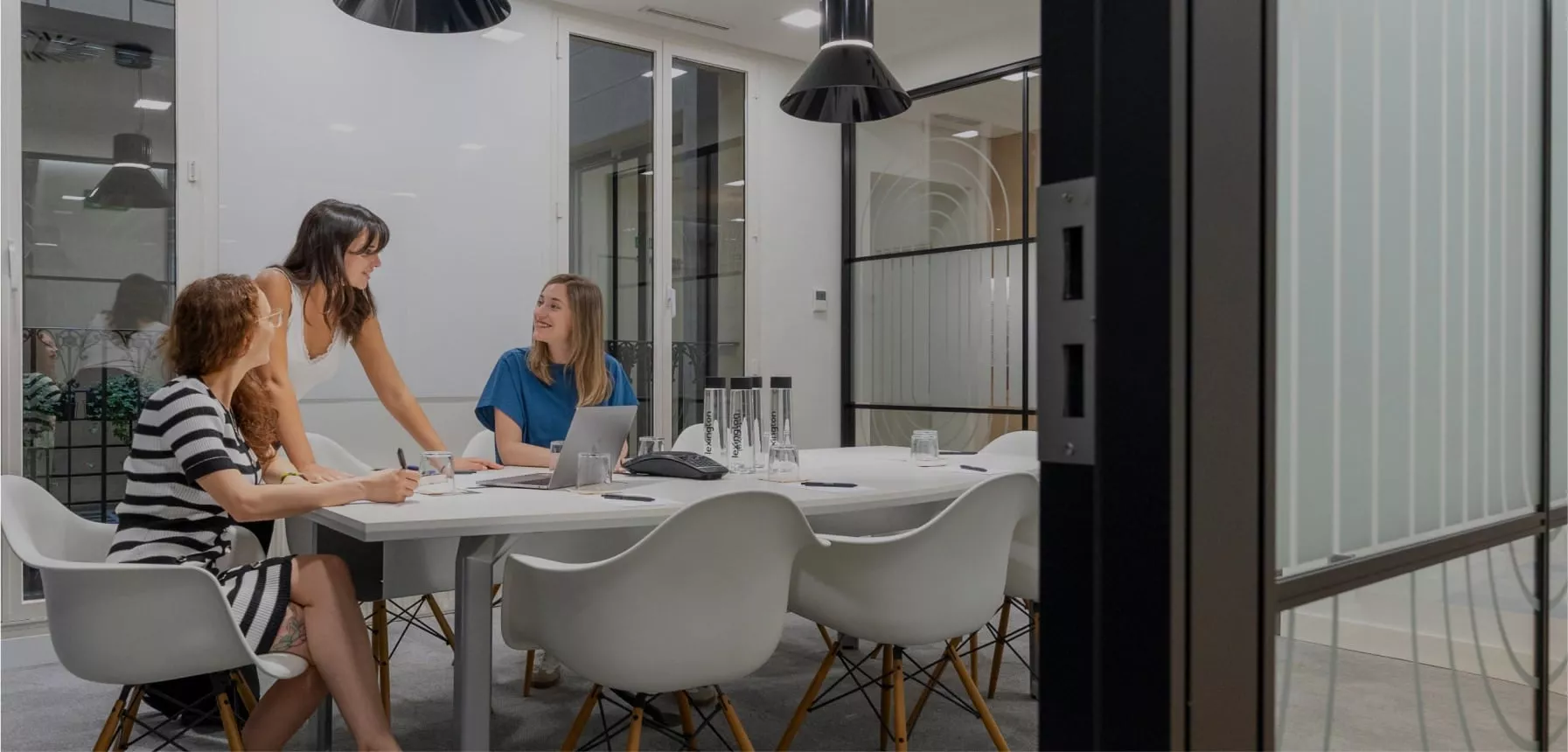 Alquiler de salas reuniones equipadas en Madrid y Barcelona