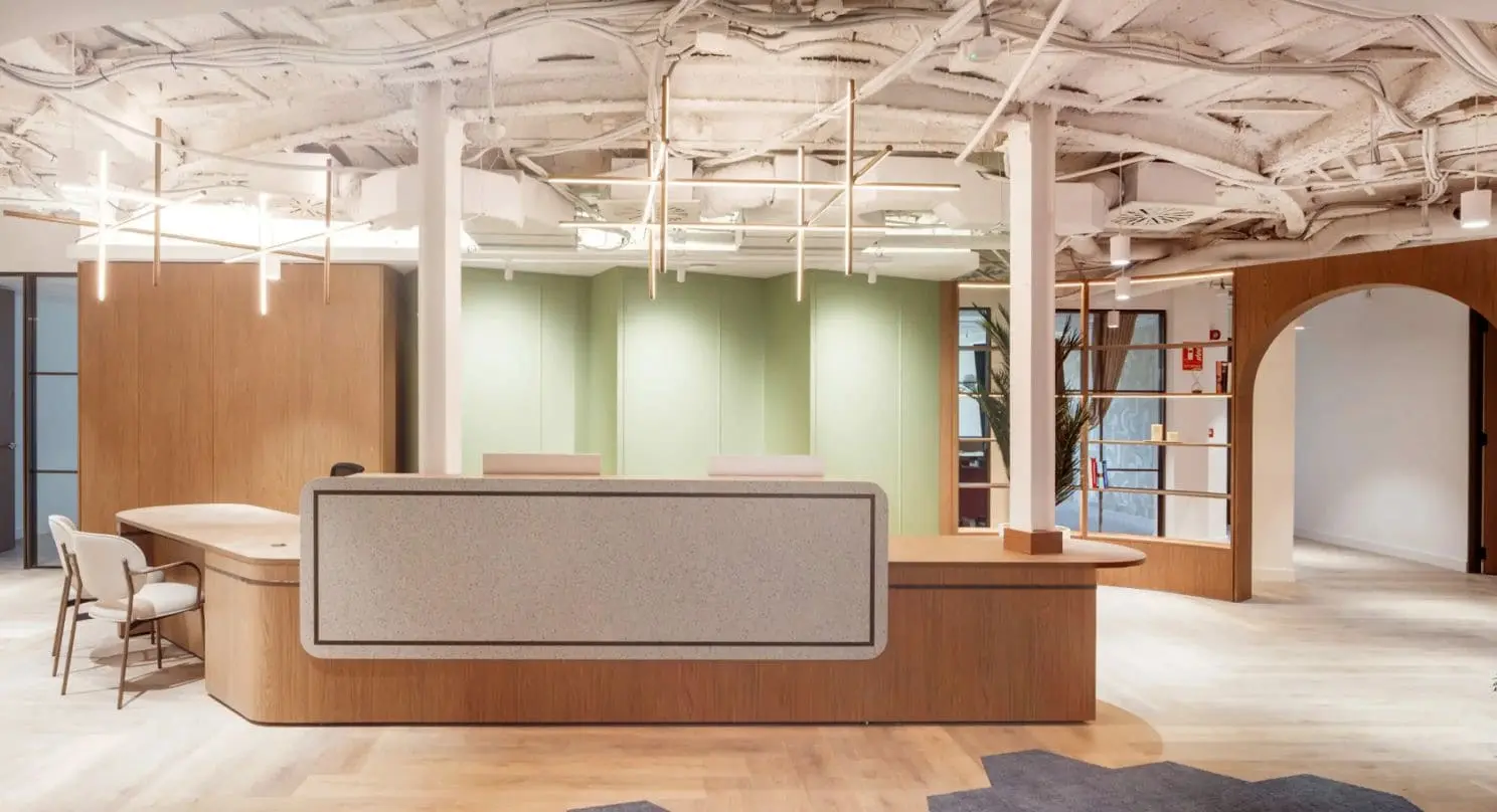 Recepción del coworking para empresas con oficinas compartidas en Gracia